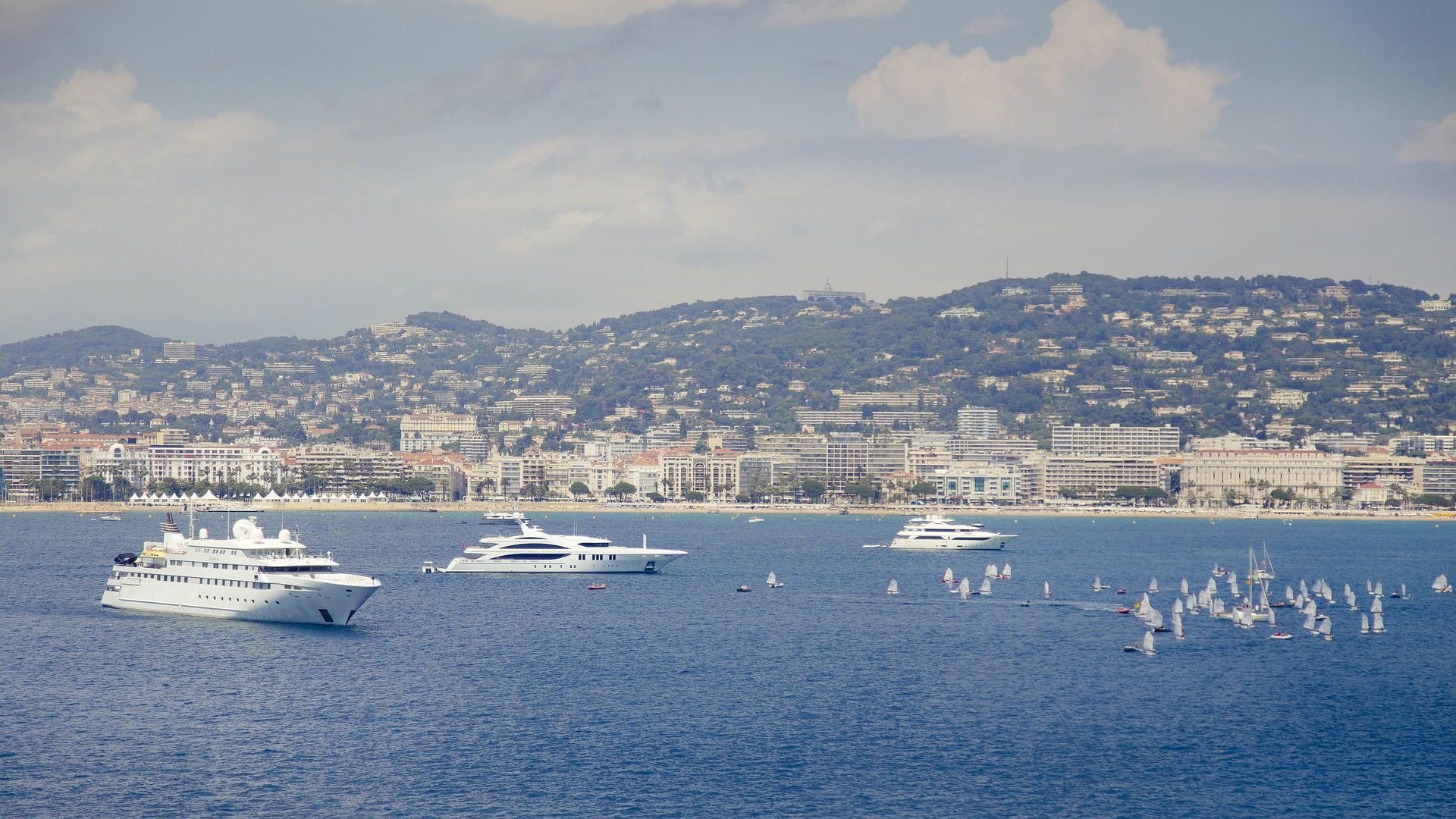 Cannes yacht charter