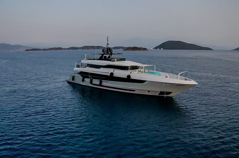 Unasola mangusta overmarine ocean 43 yacht for sale 15
