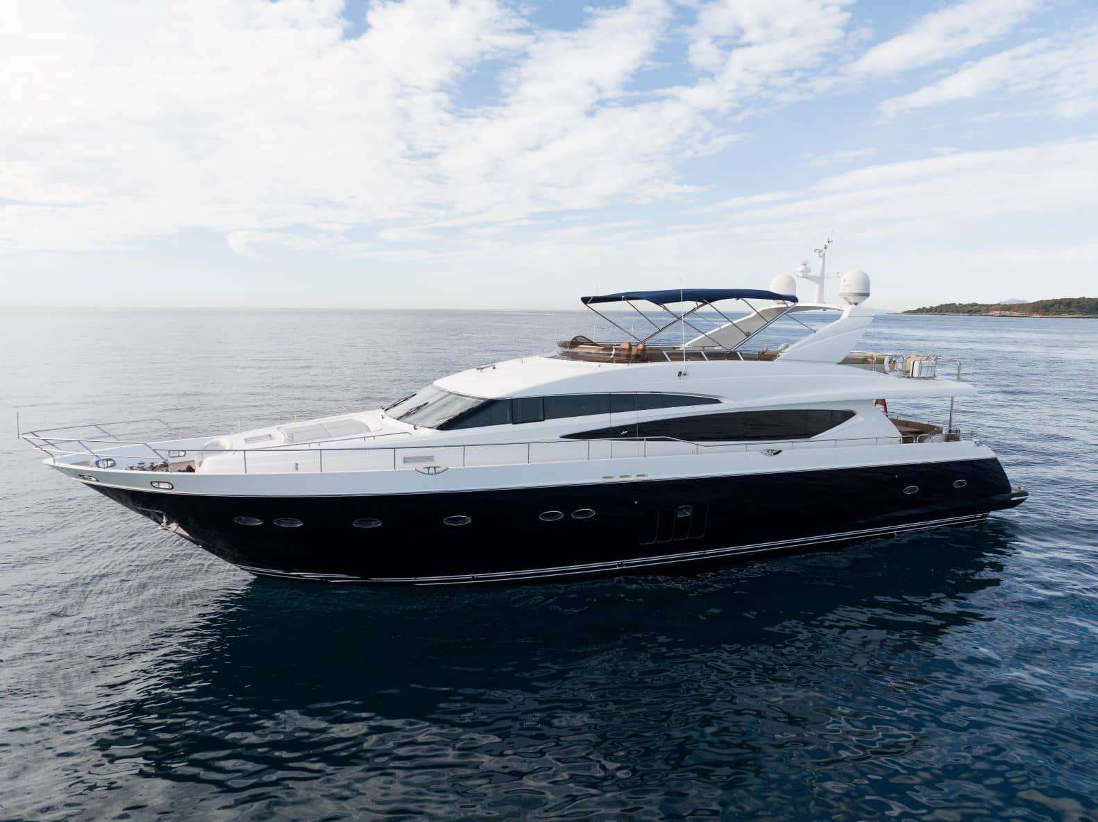 Blue Eyes Princess 95 Yacht for charter