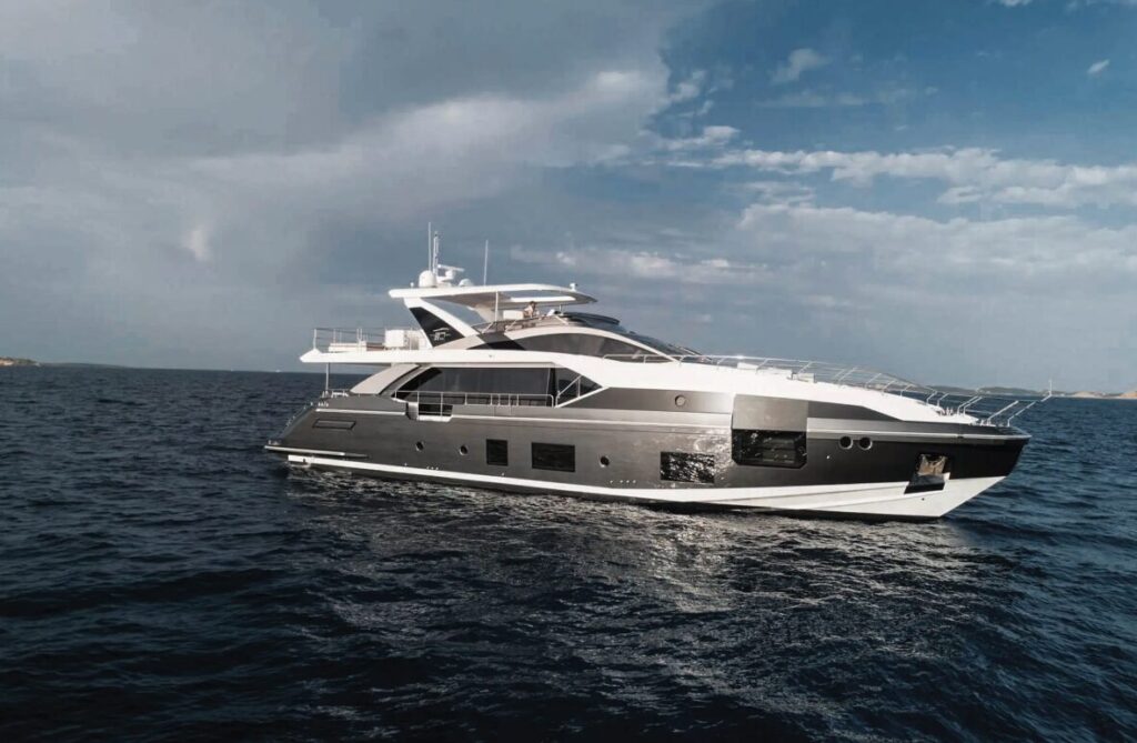 Azimut 27 yacht charter motor yacht female crew