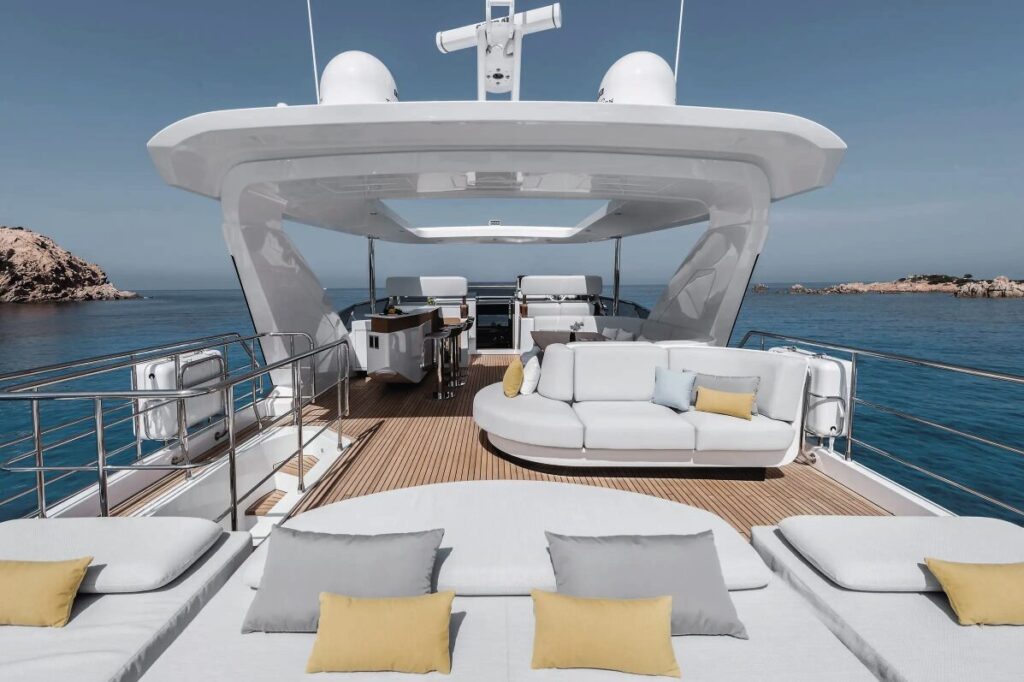 Azimut 27 yacht charter motor yacht female crew