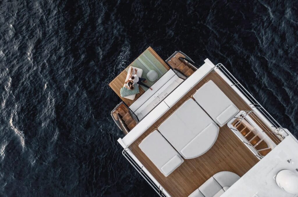 Azimut 27 yacht charter motor yacht female crew