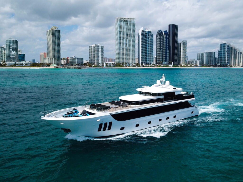 M/Y Privilege, Custom Line yacht